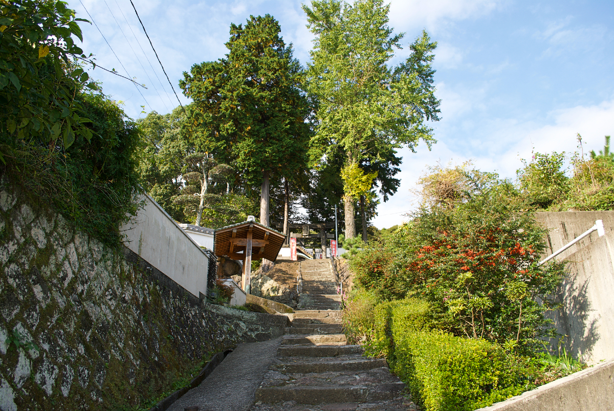 kamado shrine steps