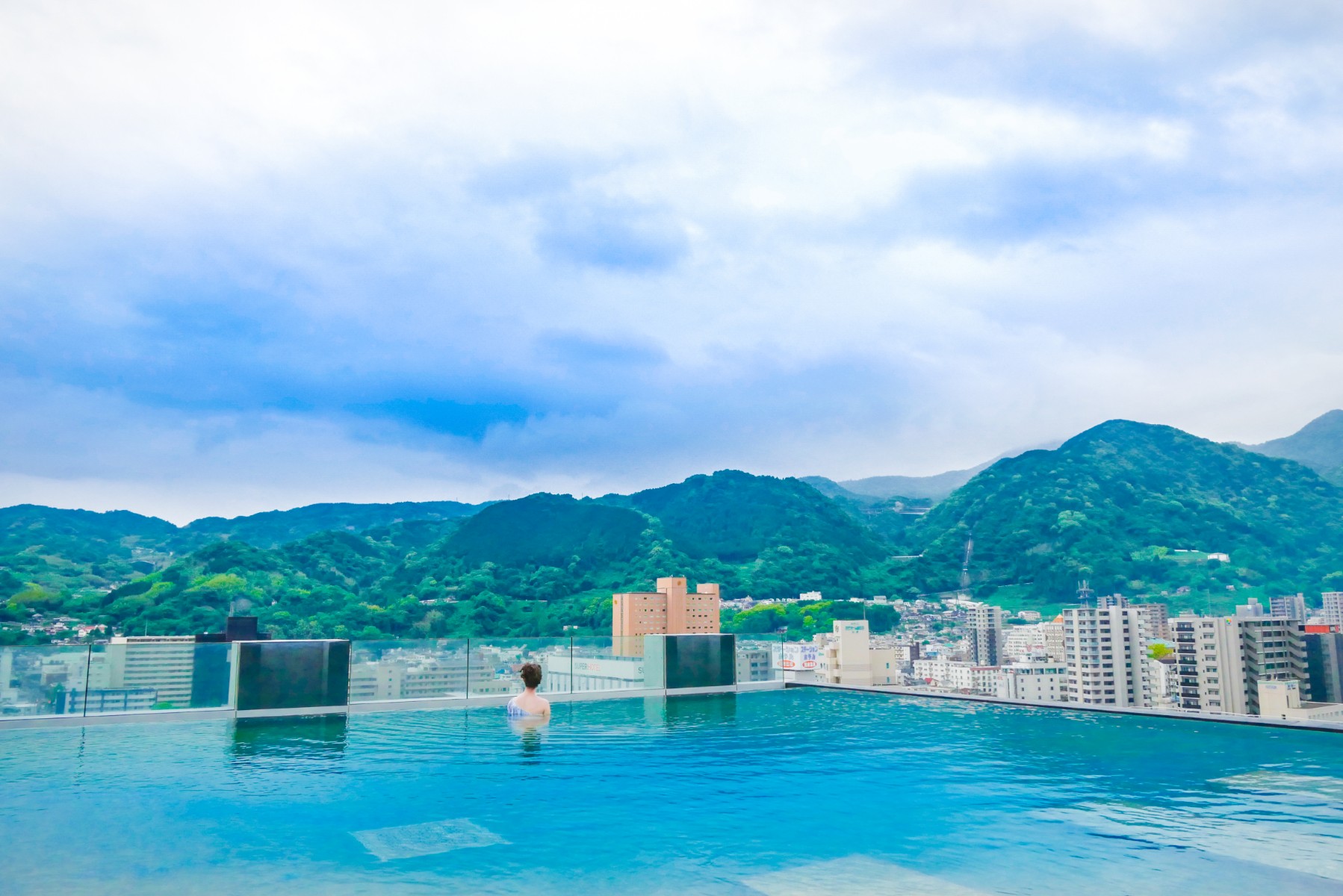 amanek beppu yulare rooftop onsen hotel panoramic hot springs